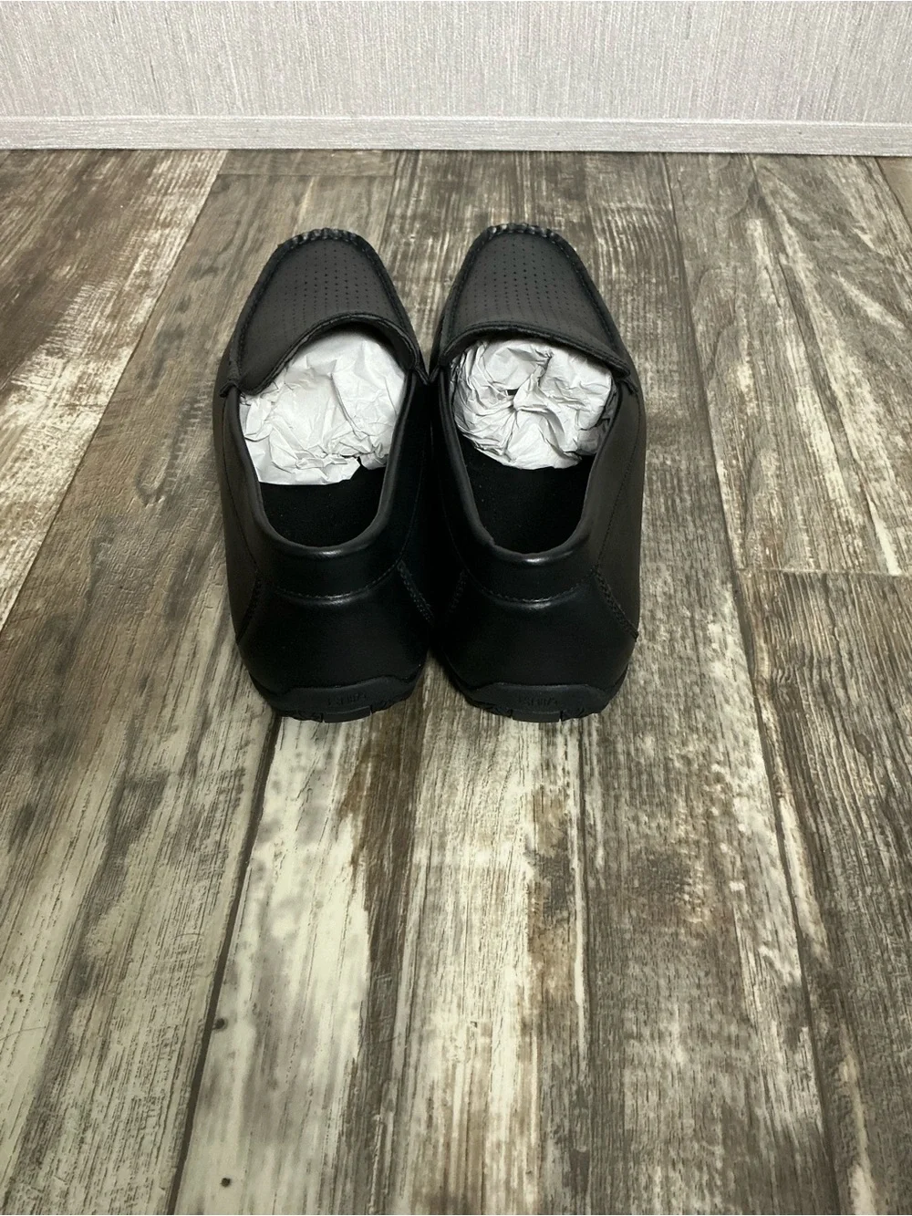 Stacy Adams sleek perforated